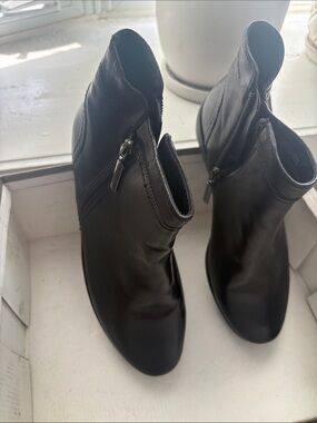 Classic Black Women's Ankle Boots - Sleek Zip Detail